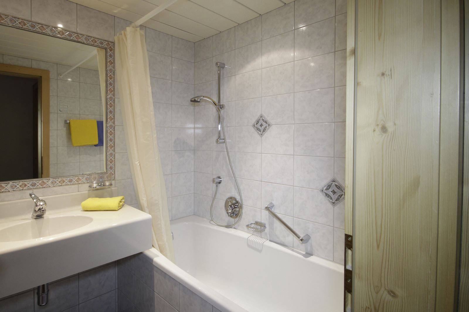 Bad im Appartement 6